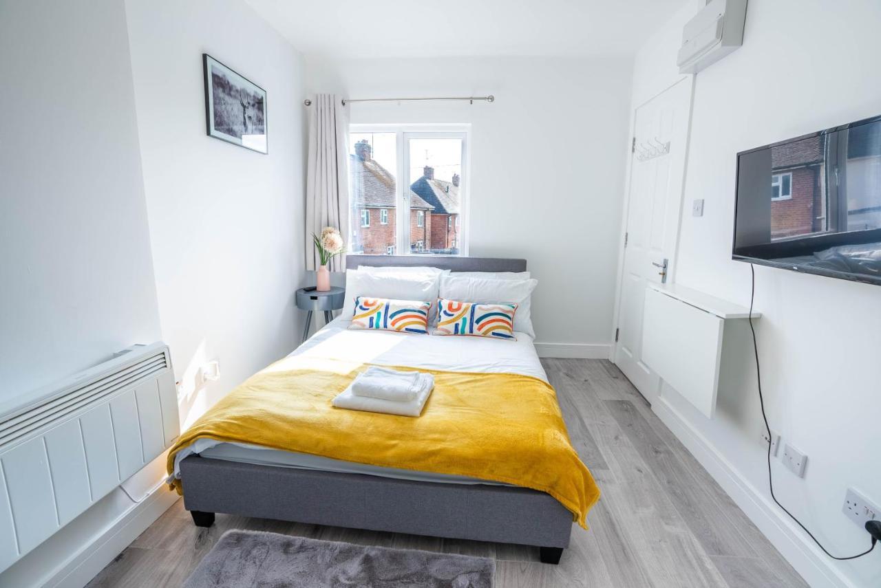 No 01 Small Studio Flat In Aylesbury Town Station Zewnętrze zdjęcie