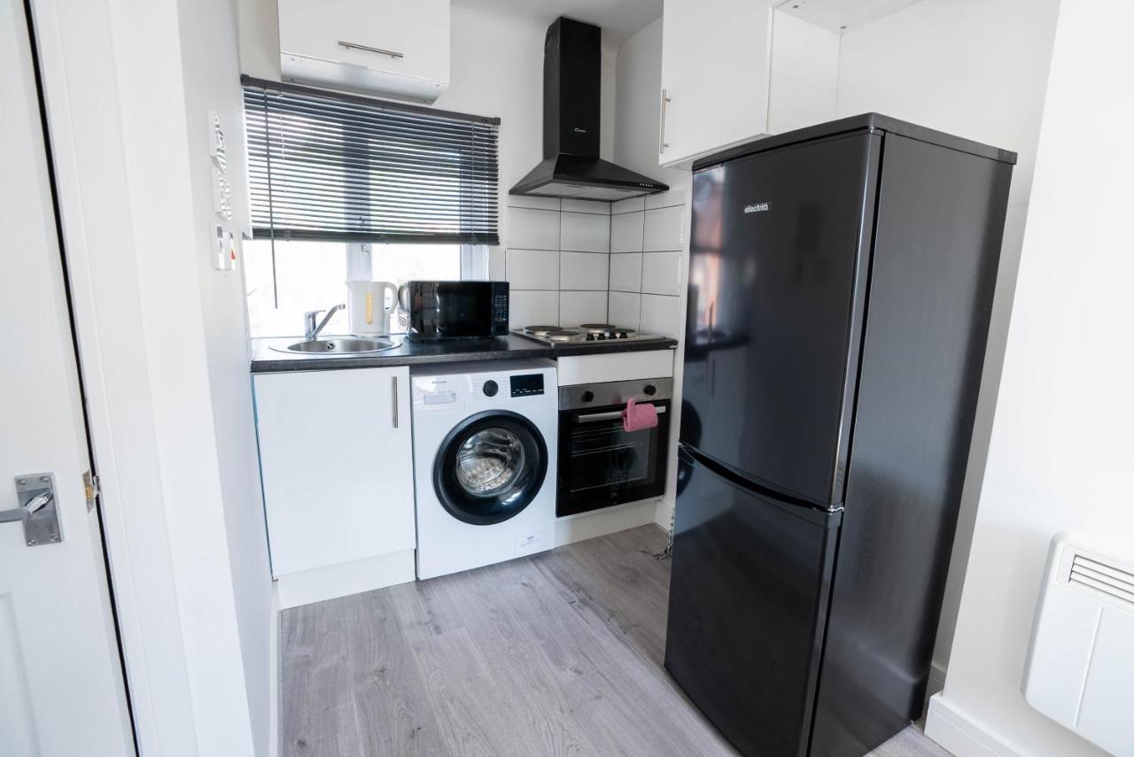No 01 Small Studio Flat In Aylesbury Town Station Zewnętrze zdjęcie