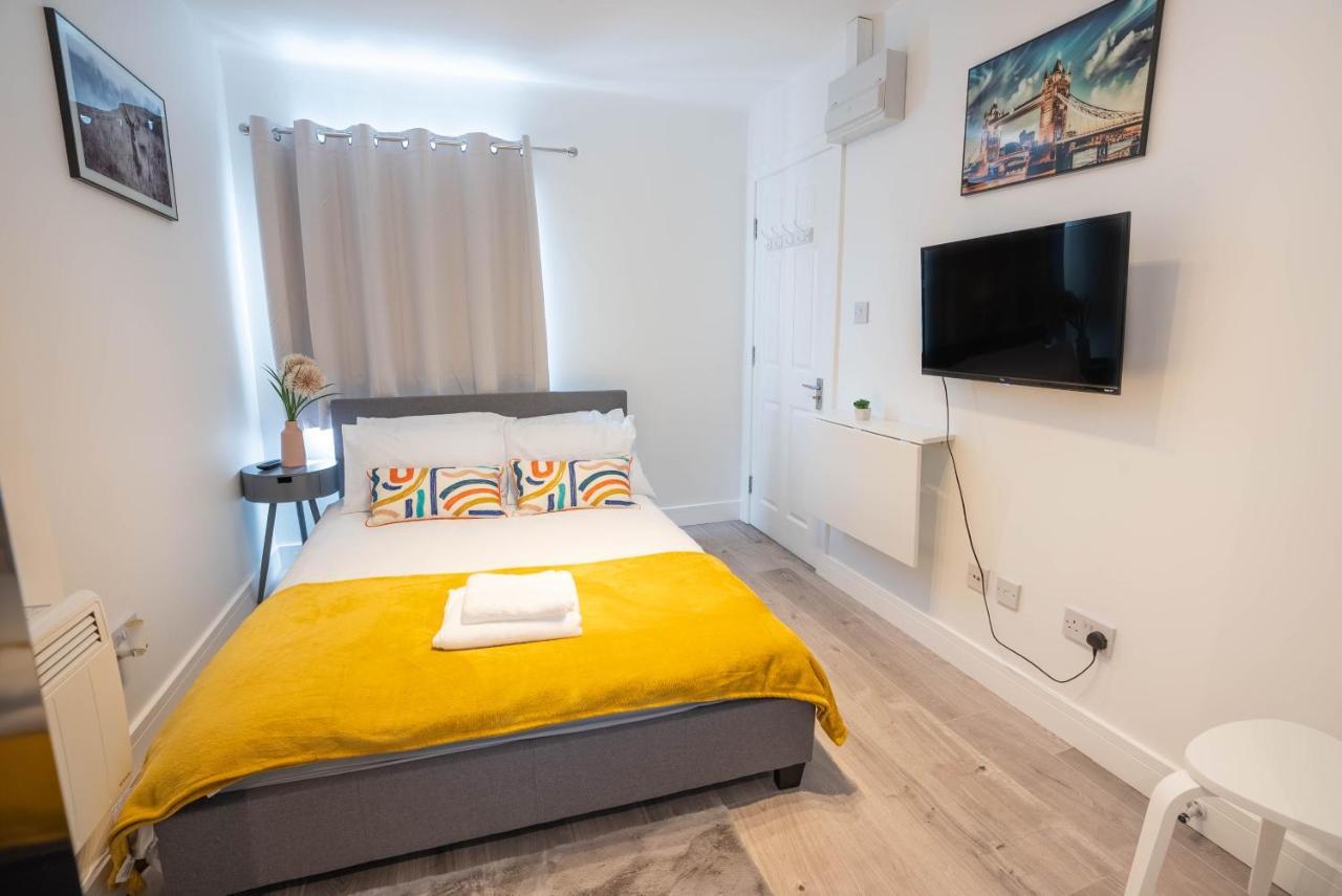 No 01 Small Studio Flat In Aylesbury Town Station Zewnętrze zdjęcie